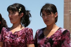 uzbek-women-250x166