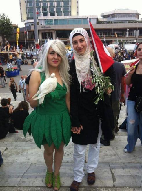 A very typical friendship between Turkish women